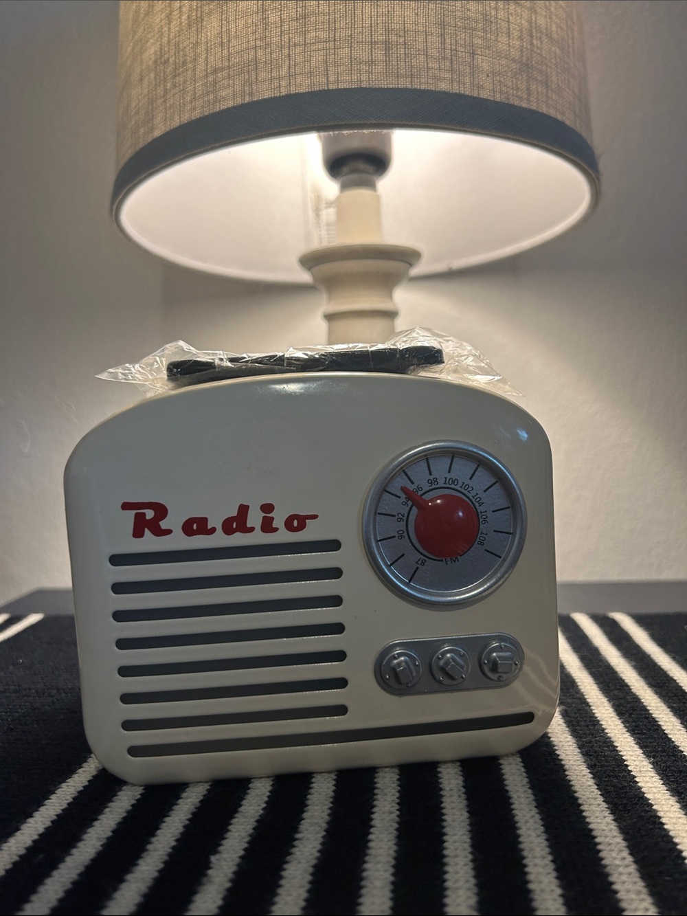 Red Shed Retro Metal Radio Scent
Wax warmer